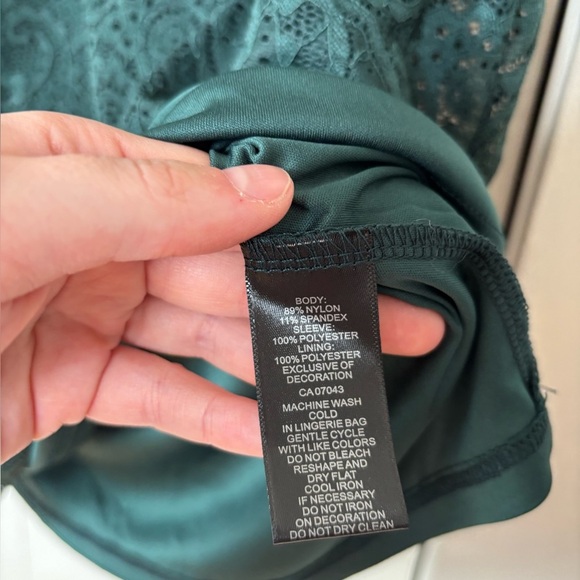 🎉4/30$🎉 Cable & Gauge Lace Blouse with Embellished Neckline - Size L - Picture 3 of 4